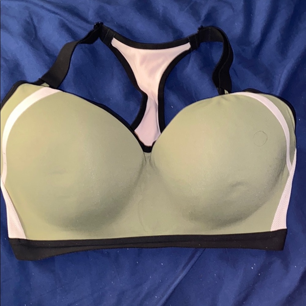 Victoria’s Secret Sport 32DDD Strappy Sports Bra